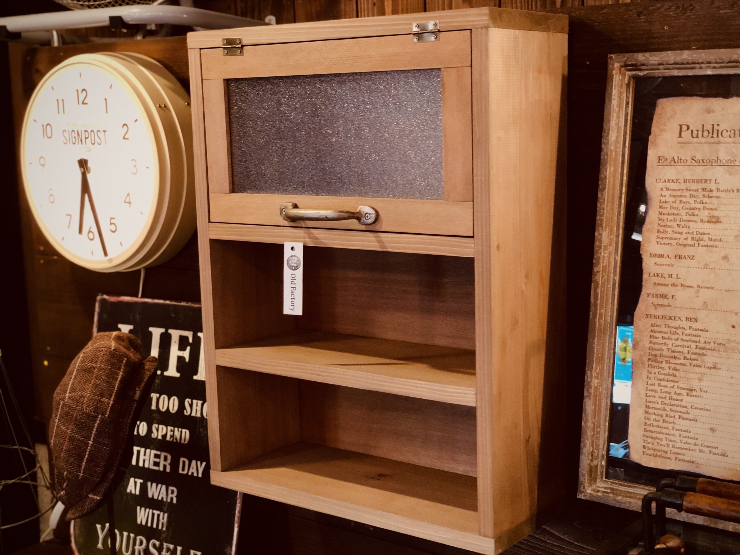 壁掛けキャビネット