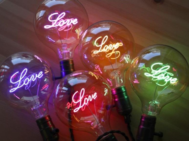 LOVEデザインLED電球　置きタイプ