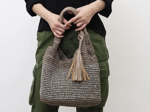 タッセル付ラメ入ペーパーカゴトートバッグ