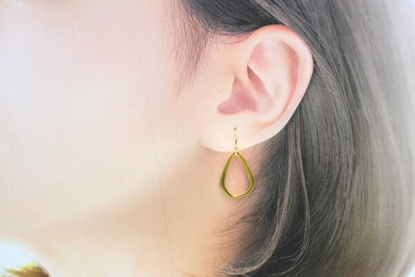 スジ入りテクスチャピアス