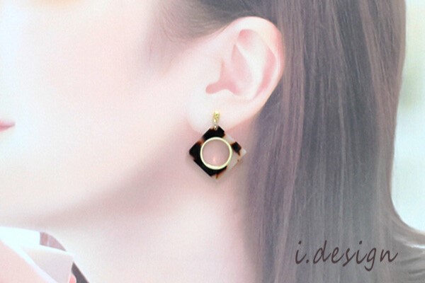 べっ甲風ひし型ピアス