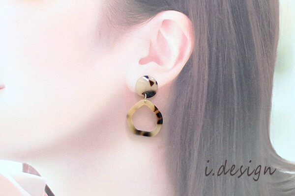 べっ甲風丸型ドロップデザインピアス