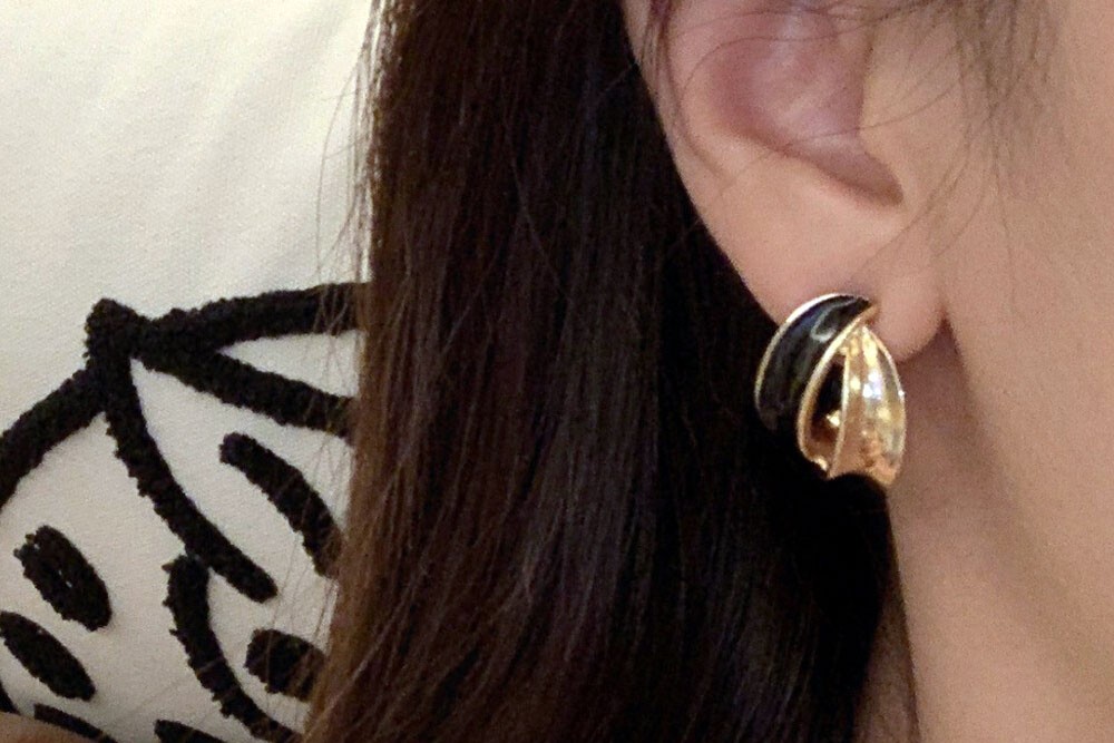 重ね着け風バイカラーピアス