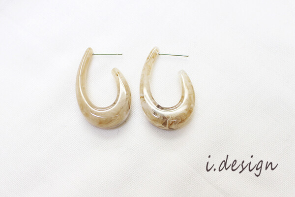 べっ甲調フープピアス