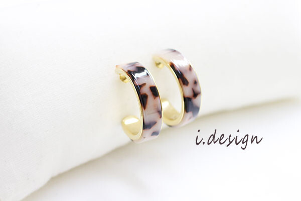 べっ甲風C字型ピアス