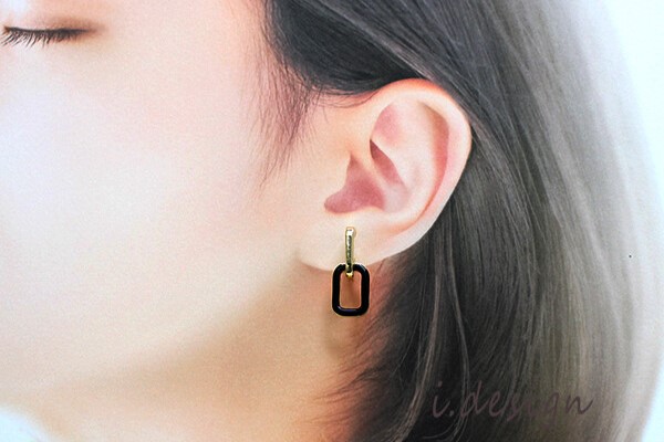 バイカラースクエアチタンホストピアス