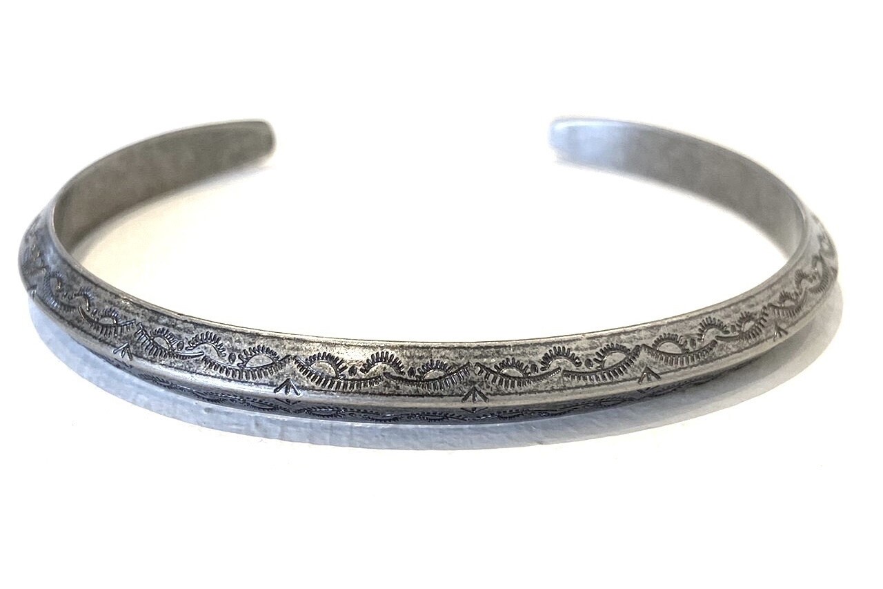 アンティークシルバー 燻し バングル